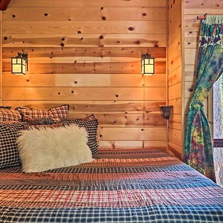 Romantic Strawberryandpine Studio Cabin With Deck! Esterno foto