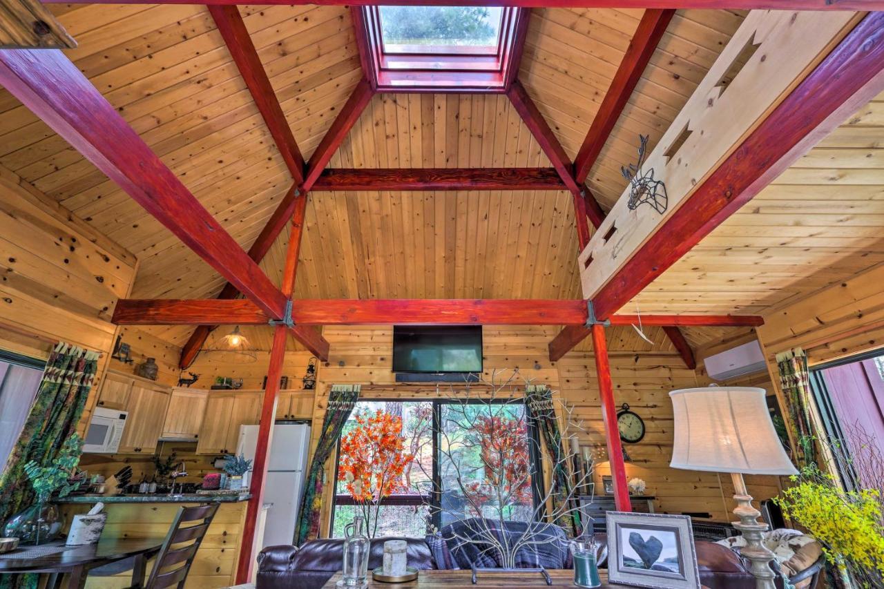 Romantic Strawberryandpine Studio Cabin With Deck! Esterno foto