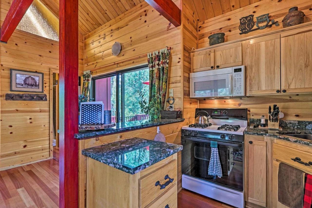 Romantic Strawberryandpine Studio Cabin With Deck! Esterno foto