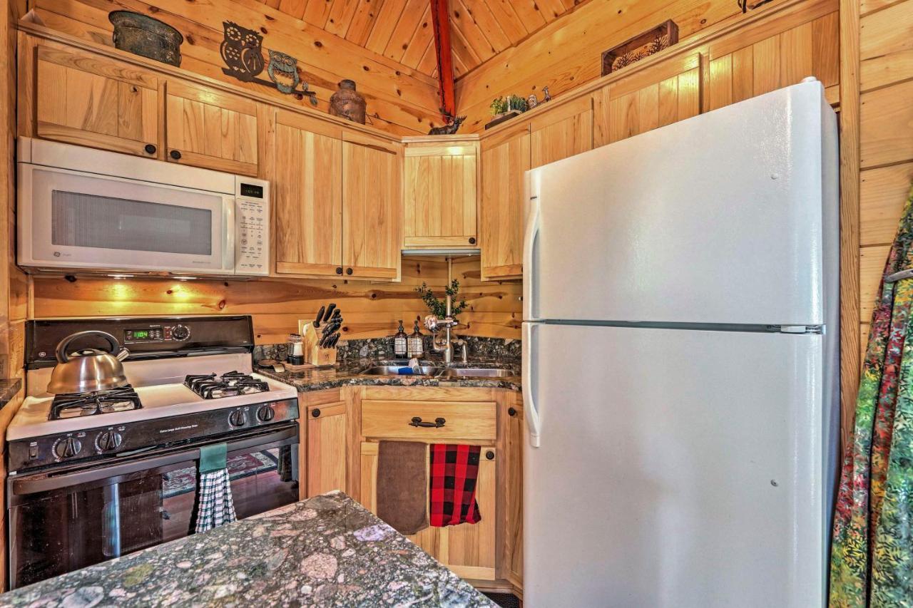 Romantic Strawberryandpine Studio Cabin With Deck! Esterno foto